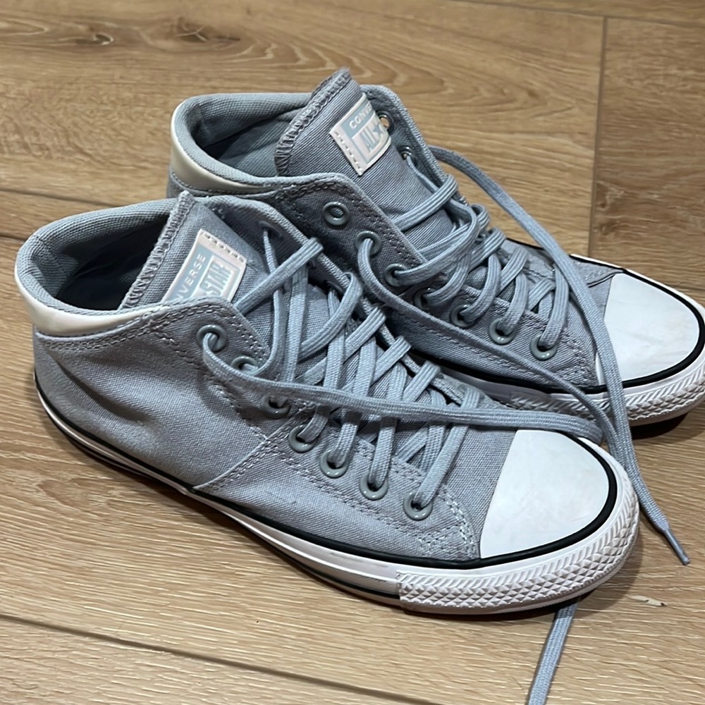 Converse mid-top sz8 Barely worn!